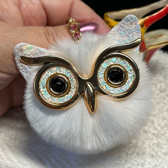 🦉🖤furry purse bling key chain with iridescent white and gold accent - Picture 5 of 9